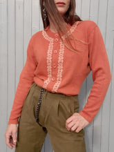 Charger l'image dans la galerie, Gilet vintage Vic - Galon floral à perles. Laine orange. Taille L, 40, 42