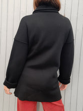 Charger l'image dans la galerie, Cardigan vintage Daphné - Sonia Rykiel noir à boutons dorés. Taille L, 40, 42. Laine de mérinos