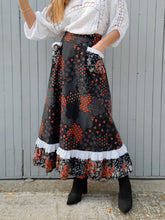Charger l'image dans la galerie, Jupe longue vintage Lina - Fleurs, volants et dentelle. Taille S, 36, 38. Made in France.