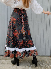 Charger l'image dans la galerie, Jupe longue vintage Lina - Fleurs, volants et dentelle. Taille S, 36, 38. Made in France.