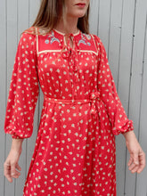 Charger l'image dans la galerie, Robe vintage Ciara - Rouge fleurie. Taille M, 38, 40. Made in France