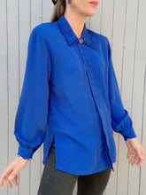 Charger l'image dans la galerie, Chemisier vintage Carlota - Col guipure. Bleu roi. Taille XL, 42, 44.