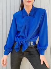 Charger l'image dans la galerie, Chemisier vintage Carlota - Col guipure. Bleu roi. Taille XL, 42, 44.