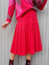 Charger l'image dans la galerie, Jupe vintage Molly. Plissée rouge. Longueur midi. Taille L, 40, 42. Made in France