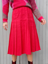 Charger l'image dans la galerie, Jupe vintage Molly. Plissée rouge. Longueur midi. Taille L, 40, 42. Made in France