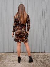 Charger l'image dans la galerie, Robe vintage Marge - Imprimé foulard marron et beige. Taille XS, 34, 36.