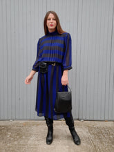 Charger l'image dans la galerie, Robe vintage Denise - Bleu et noire à rayures. Taille XXL, 44, 46