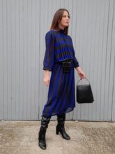 Charger l'image dans la galerie, Robe vintage Denise - Bleu et noire à rayures. Taille XXL, 44, 46