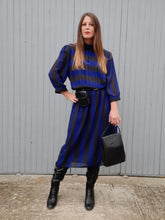 Charger l'image dans la galerie, Robe vintage Denise - Bleu et noire à rayures. Taille XXL, 44, 46