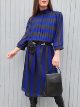 Charger l'image dans la galerie, Robe vintage Denise - Bleu et noire à rayures. Taille XXL, 44, 46