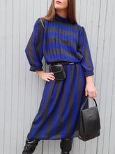 Charger l'image dans la galerie, Robe vintage Denise - Bleu et noire à rayures. Taille XXL, 44, 46