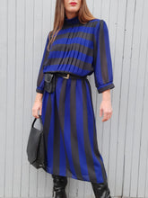 Charger l'image dans la galerie, Robe vintage Denise - Bleu et noire à rayures. Taille XXL, 44, 46