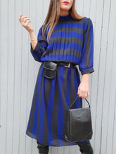 Charger l'image dans la galerie, Robe vintage Denise - Bleu et noire à rayures. Taille XXL, 44, 46