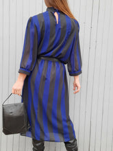 Charger l'image dans la galerie, Robe vintage Denise - Bleu et noire à rayures. Taille XXL, 44, 46