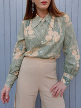 Charger l'image dans la galerie, Chemisier vintage Claudia - Fleuri. Col pelle à tarte. Taille S, 36, 38.