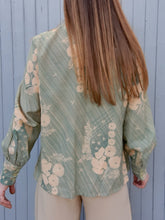Charger l'image dans la galerie, Chemisier vintage Claudia - Fleuri. Col pelle à tarte. Taille S, 36, 38.