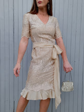Charger l'image dans la galerie, Robe de cérémonie vintage Andréa - Broderies et volants. Taille XS, 34, 36. Claude Bouzon. Made in France.