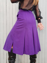 Charger l'image dans la galerie, Jupe plissée vintage Lou - Boutonnée. Laine violette. Taille S, 36, 38. Made in France. Céline Soria
