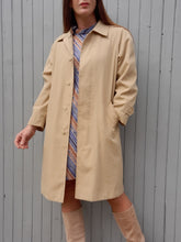 Charger l'image dans la galerie, Trench-Coat vintage Lola - Beige. Taille S, 36, 38. Made in France