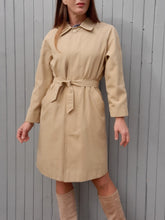 Charger l'image dans la galerie, Trench-Coat vintage Lola - Beige. Taille S, 36, 38. Made in France