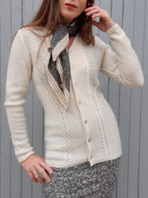 Charger l'image dans la galerie, Cardigan vintage Flavie - Maille ajourée et torsadée. Taille S, 36, 38.