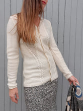 Charger l'image dans la galerie, Cardigan vintage Flavie - Maille ajourée et torsadée. Taille S, 36, 38.
