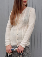 Charger l'image dans la galerie, Cardigan vintage Flavie - Maille ajourée et torsadée. Taille S, 36, 38.