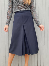 Charger l'image dans la galerie, Jupe vintage Ruth - Bleu marine à double plis creux. Taille XXL, 44, 46. Made in France.