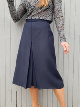 Charger l'image dans la galerie, Jupe vintage Ruth - Bleu marine à double plis creux. Taille XXL, 44, 46. Made in France.