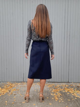 Charger l'image dans la galerie, Jupe vintage Ruth - Bleu marine à double plis creux. Taille XXL, 44, 46. Made in France.