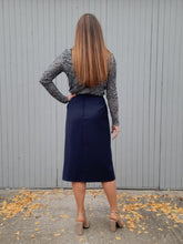 Charger l'image dans la galerie, Jupe vintage Ruth - Bleu marine à double plis creux. Taille XXL, 44, 46. Made in France.