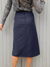 Charger l'image dans la galerie, Jupe vintage Ruth - Bleu marine à double plis creux. Taille XXL, 44, 46. Made in France.
