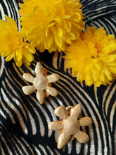 Charger l'image dans la galerie, Boucles d'oreille Léa - Fleurs dorées. Cécile & Jeanne Paris. Made in France