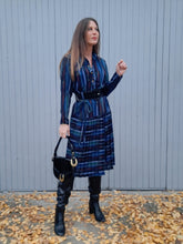 Charger l'image dans la galerie, Robe vintage Ollie - Plissée bleue. Taille M, 38, 40. Jean Biolay Paris. Made in France.