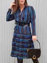 Charger l'image dans la galerie, Robe vintage Ollie - Plissée bleue. Taille M, 38, 40. Jean Biolay Paris. Made in France.