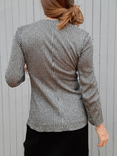 Charger l'image dans la galerie, Gilet fin vintage - Lurex rayé noir et argenté. Taille S, 36, 38. Made in France