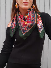 Charger l'image dans la galerie, Foulard vintage Pimprenelle - Imprimé fantaisie ours. 87 x 87.