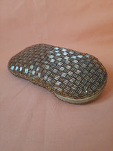 Charger l'image dans la galerie, Etui à lunette vintage Claudia - Perles tubes dorées.