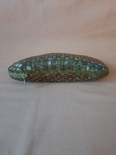 Charger l'image dans la galerie, Etui à lunette vintage Claudia - Perles tubes dorées.