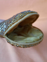 Charger l'image dans la galerie, Etui à lunette vintage Claudia - Perles tubes dorées.