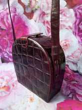 Charger l'image dans la galerie, Sac vintage Margot - Cuir Bordeaux rigide.