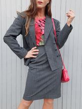 Charger l'image dans la galerie, Ensemble vintage Yolaine - Veste et jupe crayon grise à rayures. Taille S, 36, 38. Made in France