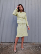 Charger l'image dans la galerie, Ensemble vintage Marie - Veste et jupe vert anis et blanc fleuri. Taille S, 36, 38. Made in France. Richard Carrière.