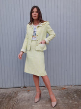 Charger l'image dans la galerie, Ensemble vintage Marie - Veste et jupe vert anis et blanc fleuri. Taille S, 36, 38. Made in France. Richard Carrière.