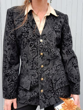 Charger l'image dans la galerie, Blazer vintage Loa - Imprimé floral en velours noir. Taille M, 38, 40. Made in France