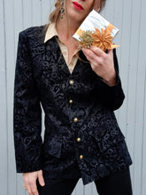 Charger l'image dans la galerie, Blazer vintage Loa - Imprimé floral en velours noir. Taille M, 38, 40. Made in France
