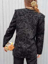 Charger l'image dans la galerie, Blazer vintage Loa - Imprimé floral en velours noir. Taille M, 38, 40. Made in France