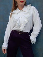 Charger l'image dans la galerie, Chemisier vintage Iris - Col Jabot en dentelle et manches à froufrous. Taille XL, 42, 44.