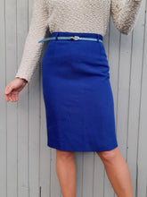 Charger l'image dans la galerie, Jupe crayon vintage Line - Bleu roi. Taille XS, 34, 36. Made in France