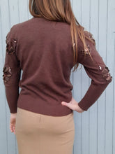 Charger l'image dans la galerie, Pull vintage Léna - Angora marron à perles. Taille S, 36, 38.